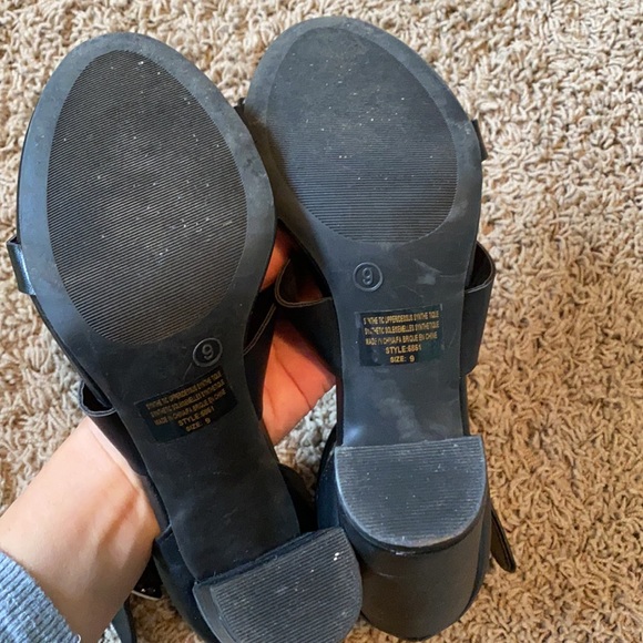 Black Heels - Picture 4 of 4